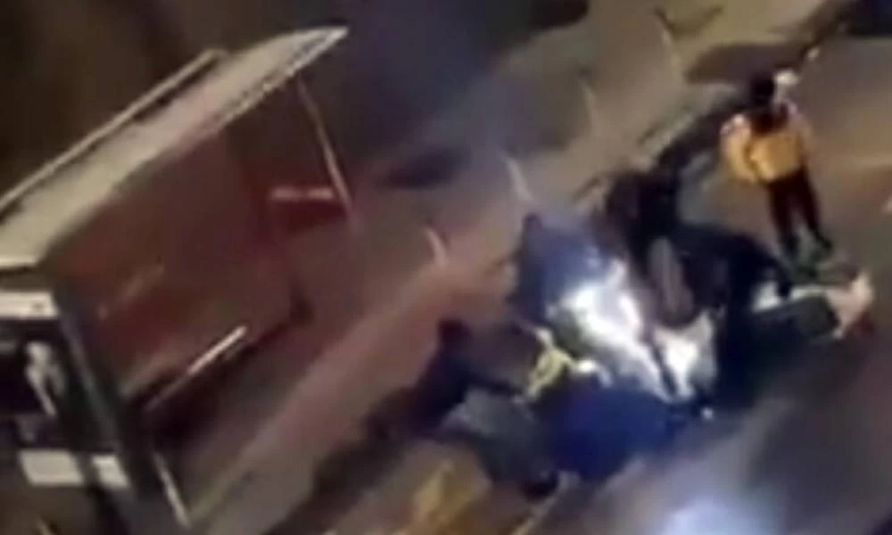 Οργή στην Ιταλία: Συμμορία έκλεψε το μηχανάκι και τις εισπράξεις από έναν 52χρονο ντελιβερά (βίντεο)